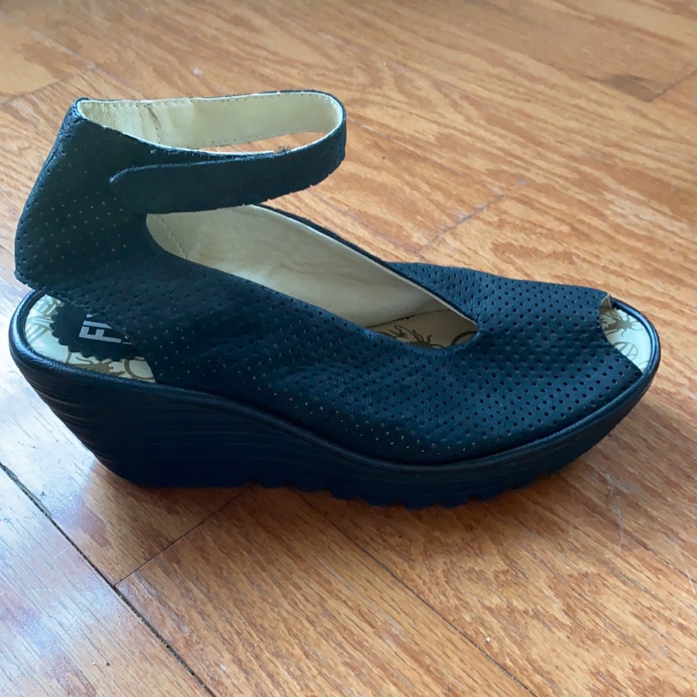Black wedge sandal size 39